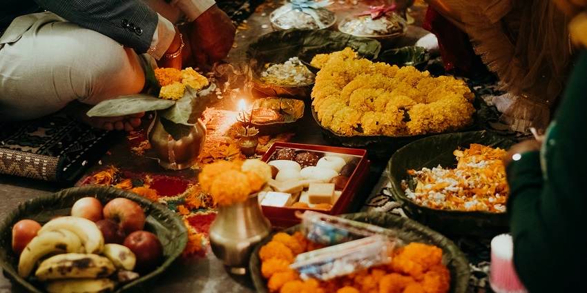 An image showing a ceremonial plate with sweets and tikka for Bhai Dooj in India.