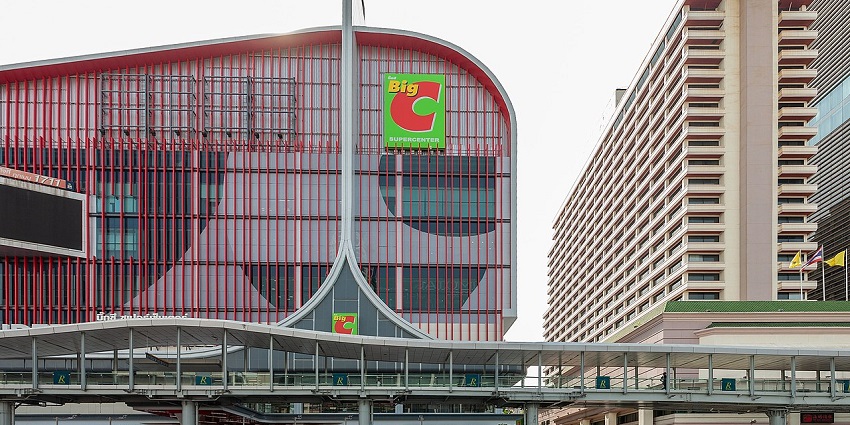 A one-stop hypermarket offering groceries, clothing, electronics, and household essentials.