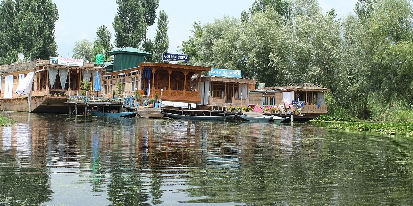 Submerged Hindu temple in the Manasbal Lake in Kashmir.