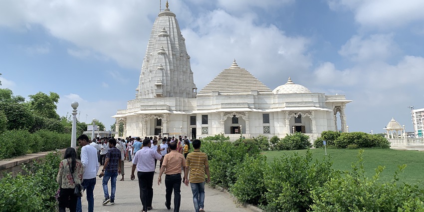 White marble Birla Mandir in Jaipur with domes, carvings, and landscaped surroundings