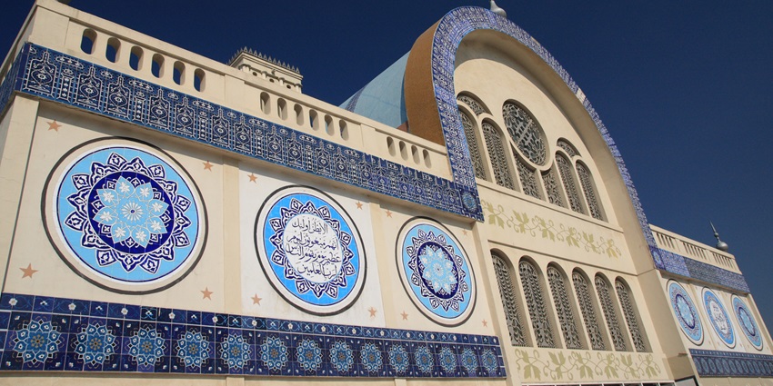 A historic marketplace with stunning Islamic architecture, selling gold, textiles
