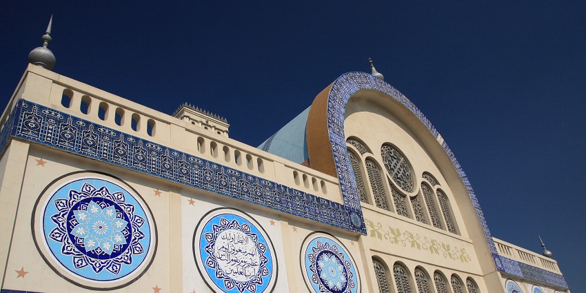 A vibrant Sharjah marketplace, Blue Souk blends tradition and culture