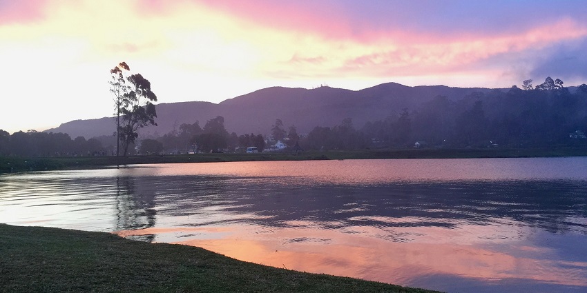 Boating at Gregory Lake, a must do activity among the things to do in Nuwara Eliya.