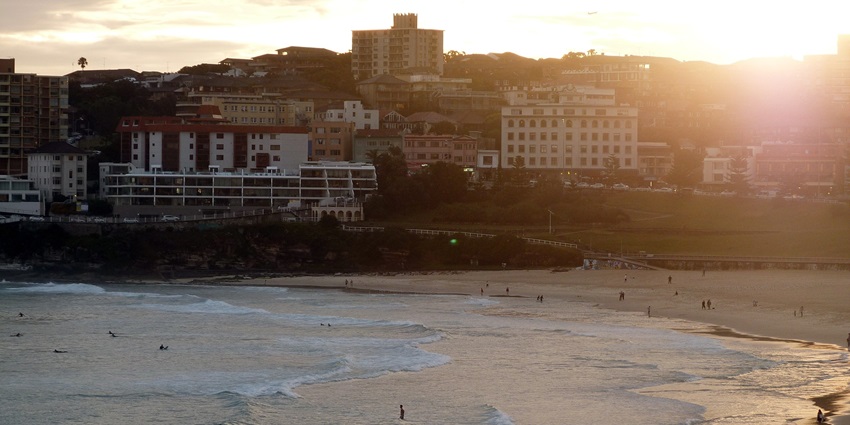 Image of sunset at Bondi beach, where Bondi Markets are set up every Sunday.