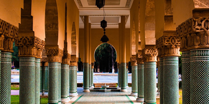 An image resembling Brick Lane Jamme Masjid, serving a French Huguenot Chapel.