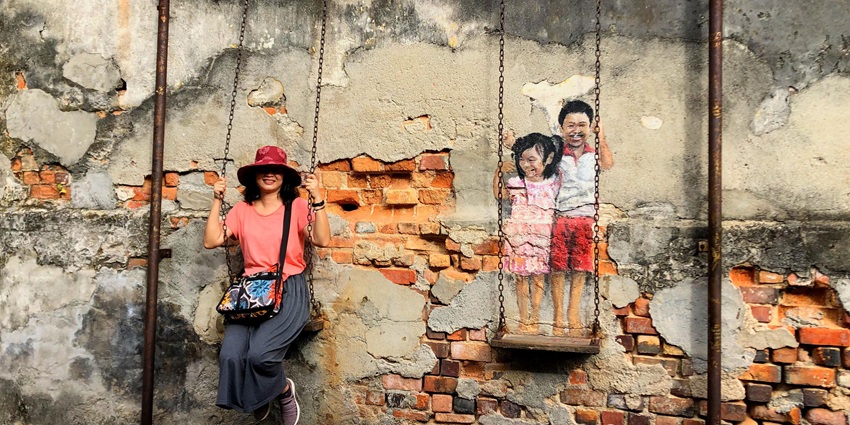 This heartwarming mural captures childhood innocence with a beautiful 3D effect.