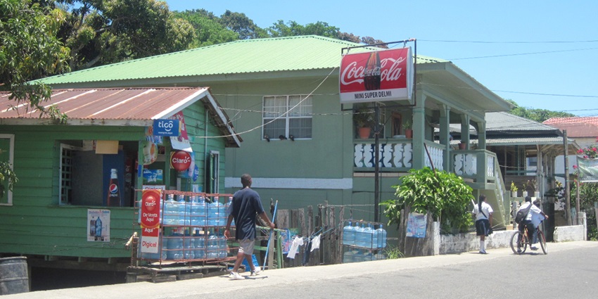 Roatan view with small store and large homes, inviting things to do on the Roatan Island