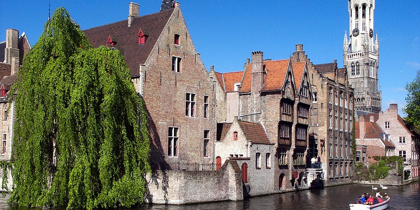 Stroll along the dreamy canals of Bruges this Valentine's Day in Europe with your love!