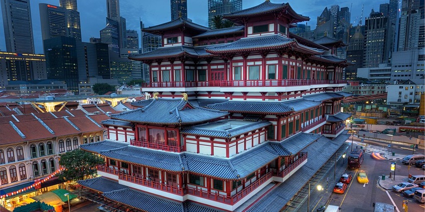 A magnificent view of Buddha Tooth Relic Temple, a holy place to visit nearby