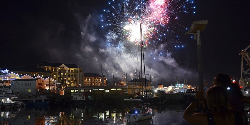 Cape Town’s eclectic nightlife, from beach bars to rooftop lounges with ocean views.