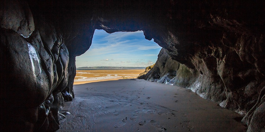 An image of a cave similar to the mystic Cave of Siddhanath with its sacred aura.