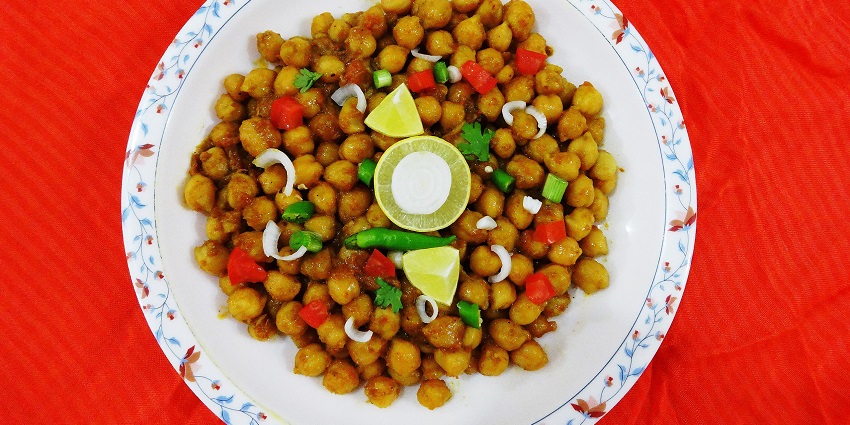 An image showing Punjabi Chana Chaat, a flavourful dish made with chickpeas and spices.