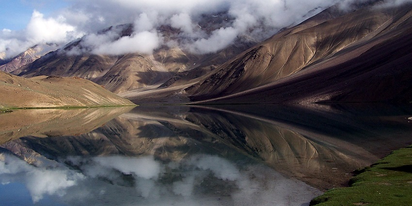 View of the ancient lunar rhythm, a high altitude surprise between lakes in Himachal