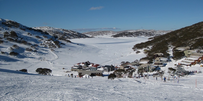 Photograph of Charlotte Pass, including snowy summits and alpine trekking tracks.