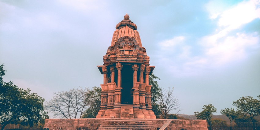 Close-up of Chaturbhuj Temple in Orchha, highlighting its magnificent intricate carvings.