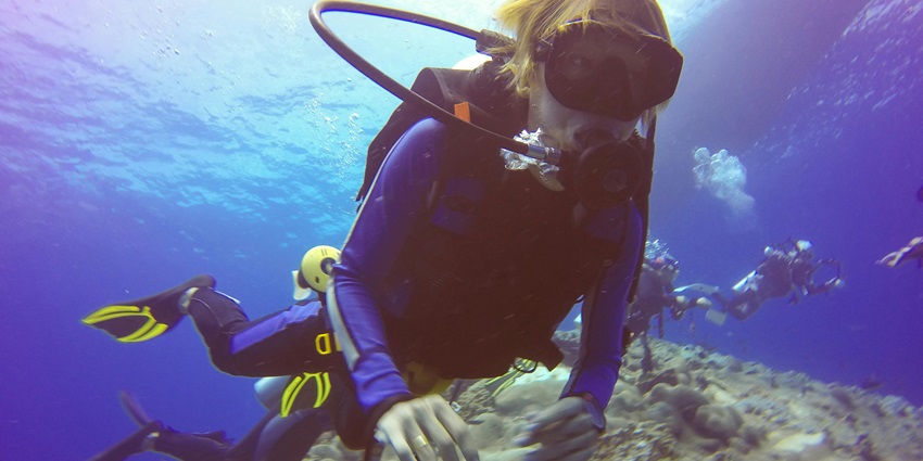 Enjoy snorkeling in Koh Samui at Chaweng Beach, a paradise with clear waters and vibrant marine life