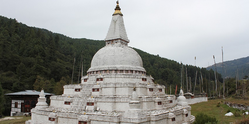 An image of Chendebji Chorten, a popular place around the National Museum of Bhutan in Bhutan.