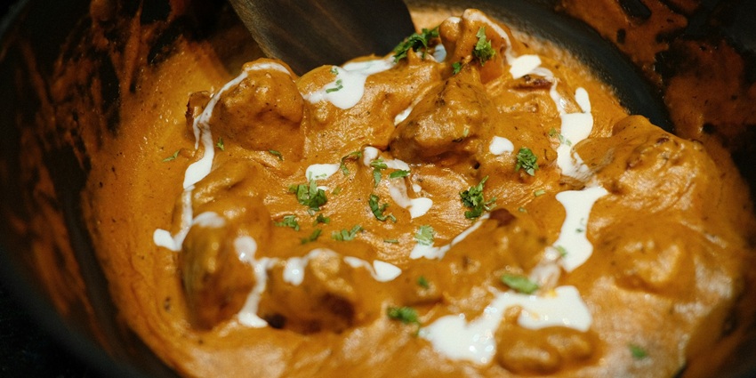 An image showing a delicious chicken tikka platter showcasing the best food in London.