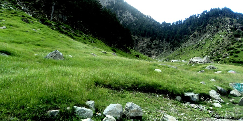 Chillinji Pass, one of the places near the deepest lake in Pakistan