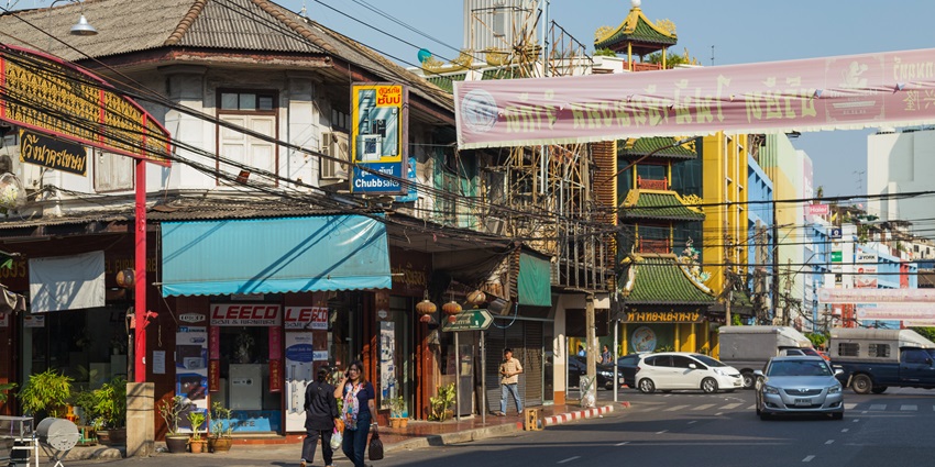 A picture of Chinatown’s bustling Yaowarat Road, lit with neon signs and street food stalls.