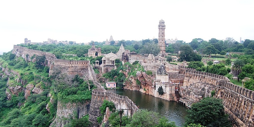 Wide angle view of the Chittorgargh fort, surrounded by lush greenery