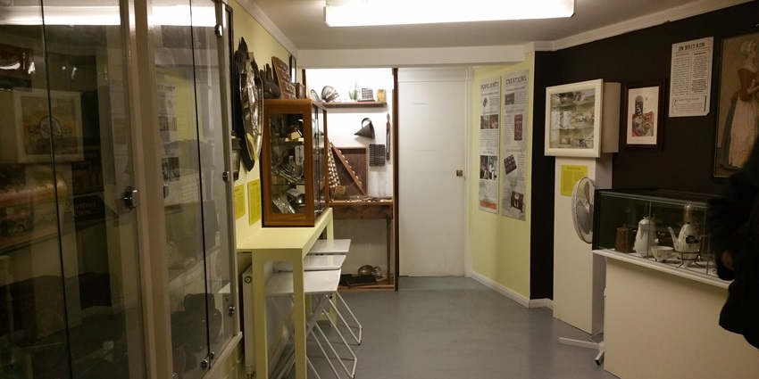 A cosy chocolate museum showcasing exhibits, workshops, and sweet treats for visitors.