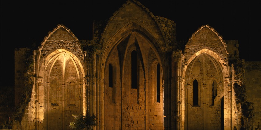 The interiors of a popular church where you can visit for a relaxing time.