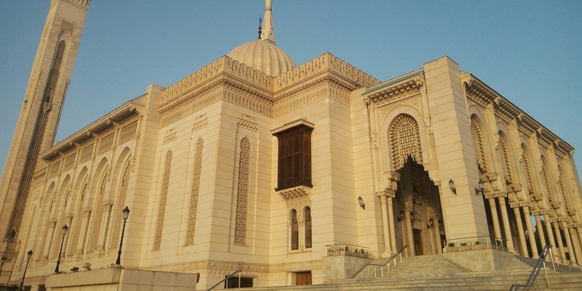 An image of Constantine’s buildings, a must-see among places to visit in Algeria for culture and history.