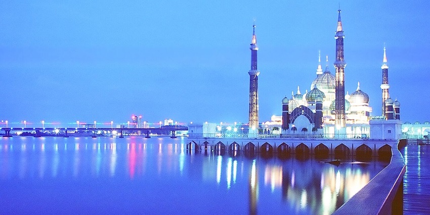 The Crystal Mosque’s shimmering glass, one of the most famous mosques in Asia.