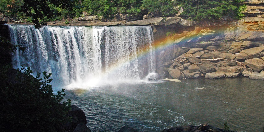 Known as the "Niagara of the South," famous for its rare lunar rainbow phenomenon.