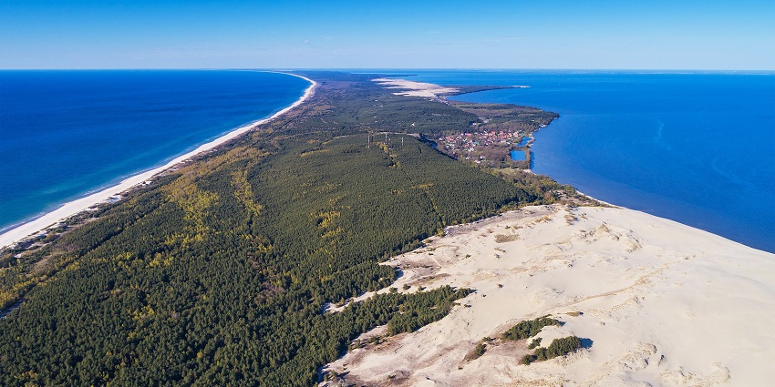 A gorgeous aerial view of the Curonian Spit at Epha Dune, flaunting its attraction.
