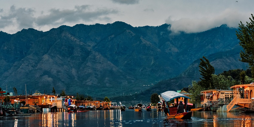 The Peaceful Dal Lake, one of the most beautiful lakes in Himachal