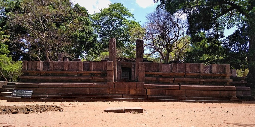 A view of the quadrangle in the ancient city, a place to visit in Polonnaruwa