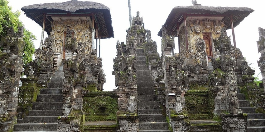 Dalem Jagaraga Temple showcases colonial-era carvings, Balinese resistance, spiritual ceremonies, and rich cultural heritage.