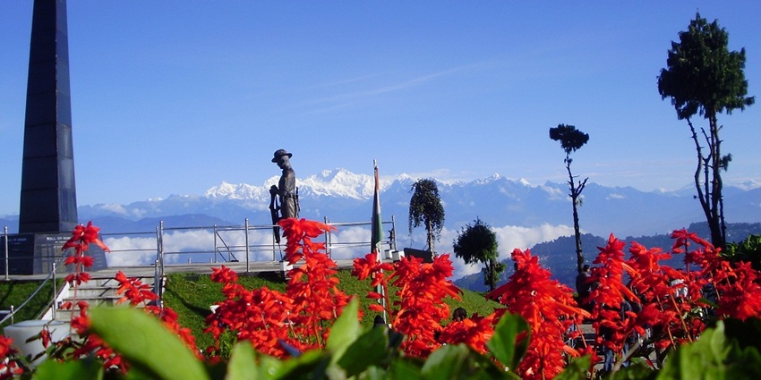 An image of Darjeeling hill station, one of the hill stations in India to visit in April.
