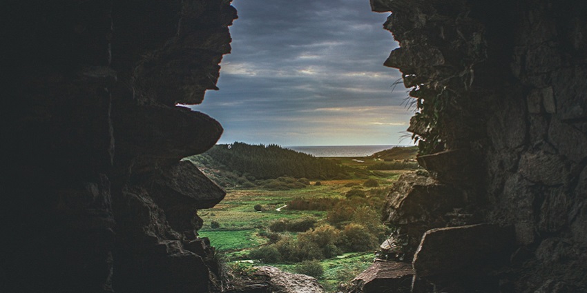 An image showing a cave with rock formations similar to those found in Dau Go Cave.