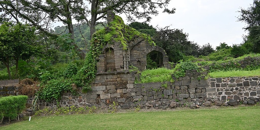 The beautiful Daulatabad fort is one of the most beautiful oldest forts in India