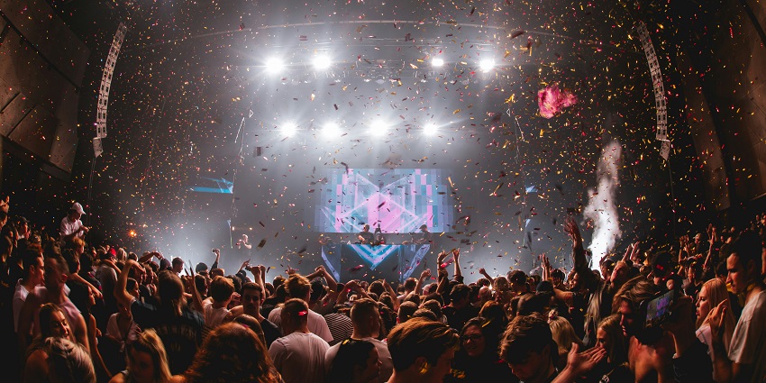 An image of the Sunburn Festival in Delhi, one of the places in India that celebrate the Sunburn Festival.
