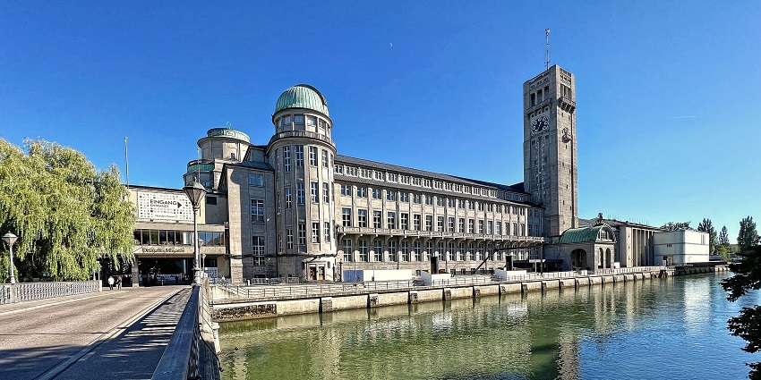 A complete view of the architecture of the structure of the Deutsches Space Museum.