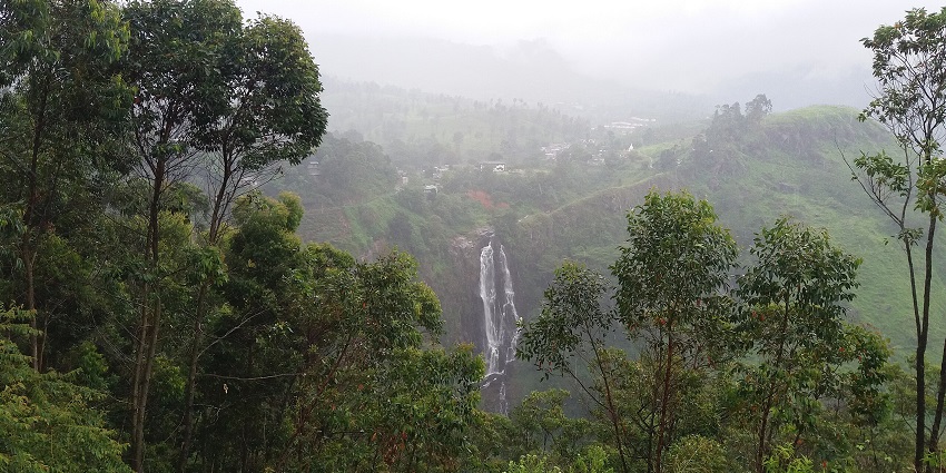 Devon Falls is a lovely place to visit near Ramboda Falls.