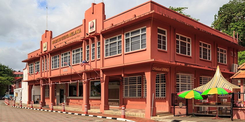 View of the Malaysia Architecture Museum building with the clear sky in the background.