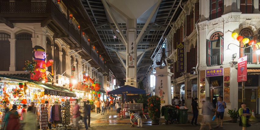 A cultural sight at diverse heritage, blending Chinese, Malay, Indian, and Peranakan flavours.