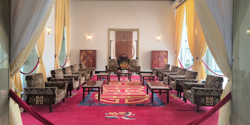 Explore the iconic Independence Palace which is a pivotal location of the Vietnam War.