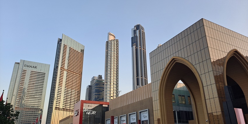 An image of the Dubai mall, full of high-end shopping, fine dining, and unique experiences