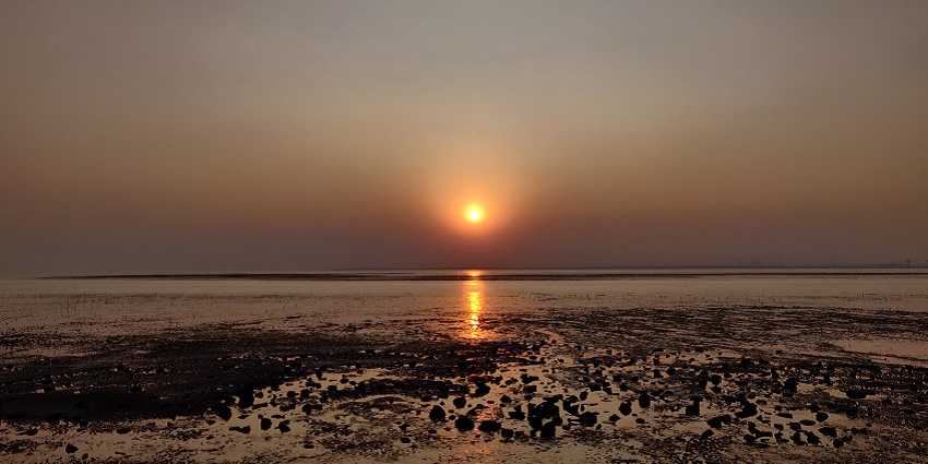An image of Dumas Beach, Gujarat, one of the best haunted places in India.