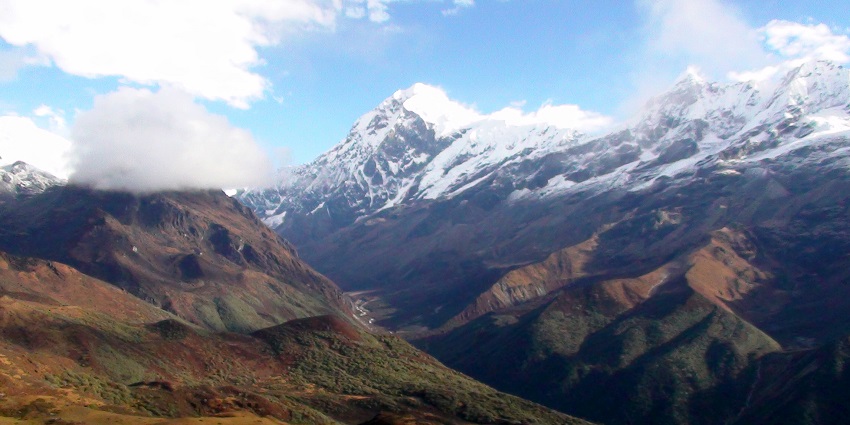 An image of the Dzongri Trek, a high-altitude trekking route in Sikkim with mountain views