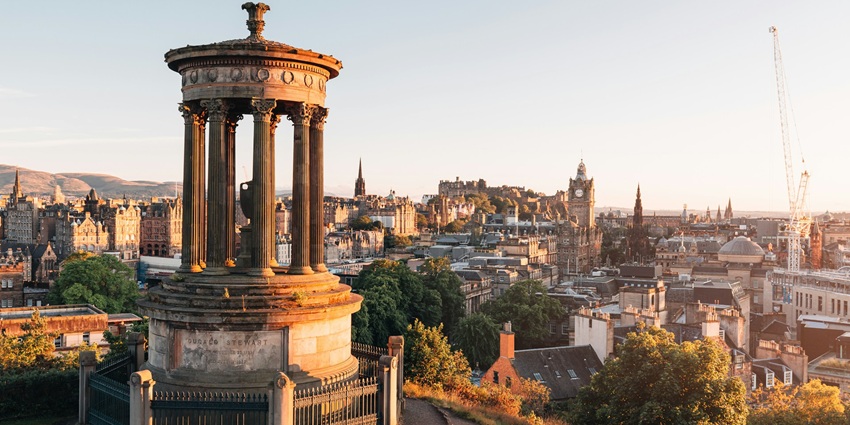 Explore historic castles, cobbled streets, and stunning views from Arthur’s Seat.