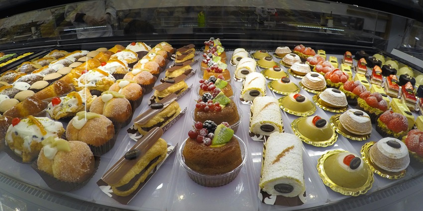 An image of different variety of sweets served during various festivals across India