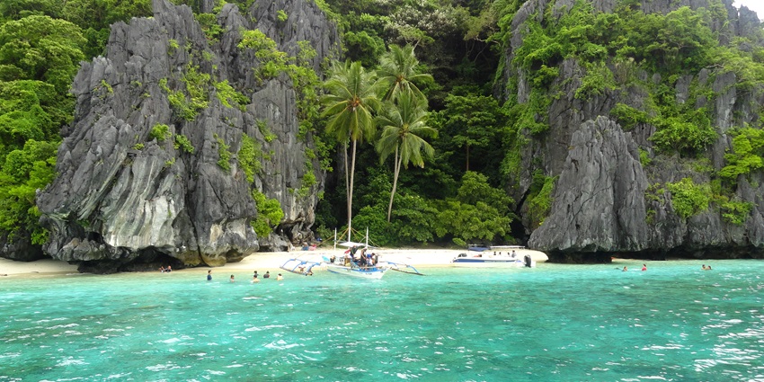 A spectacular coastal area with dramatic limestone cliffs and hidden turquoise lagoons.