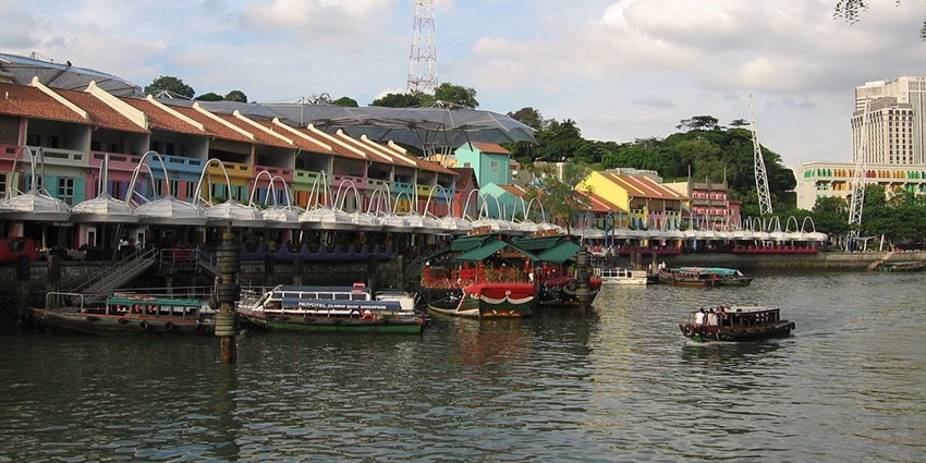 River cruise fun at clarke quay singapore.